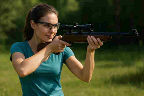 Plinking mit Luftgewehr im Freien